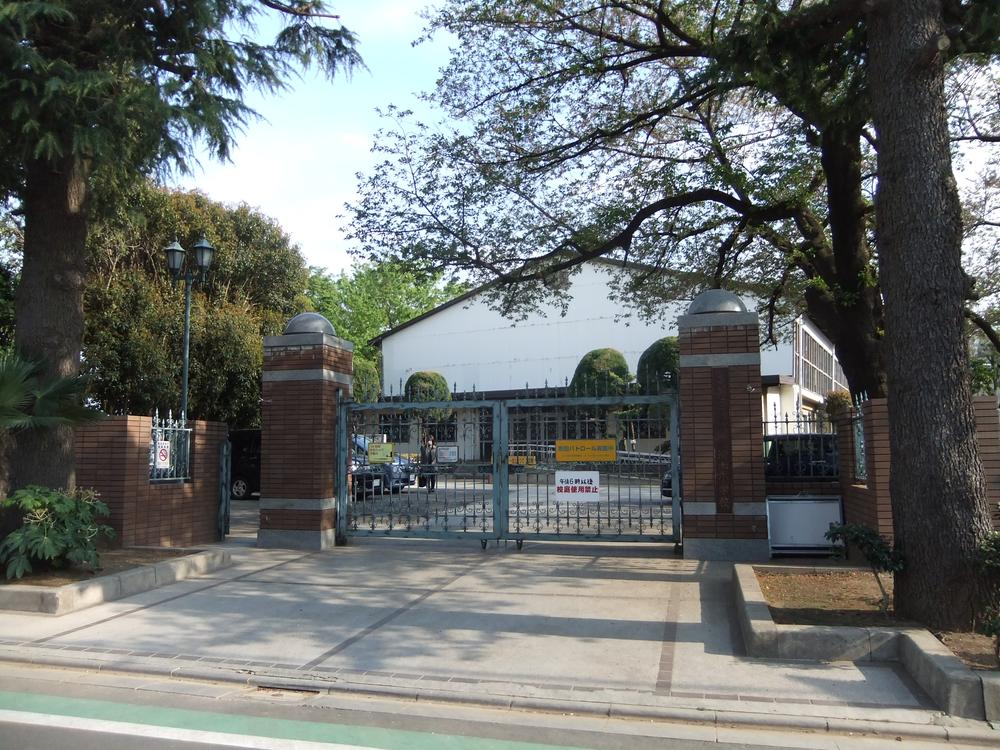Primary school. Minami Urawa up to elementary school 200m