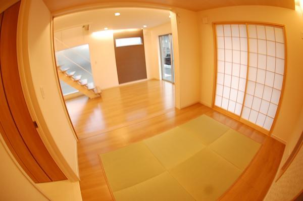 Non-living room. Japanese-style room that can also be used as a guest room