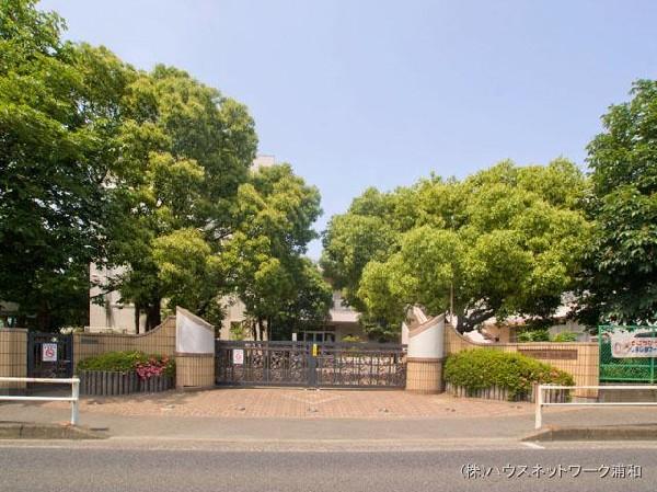 Primary school. 1490m to Saitama City Tsuji Elementary School