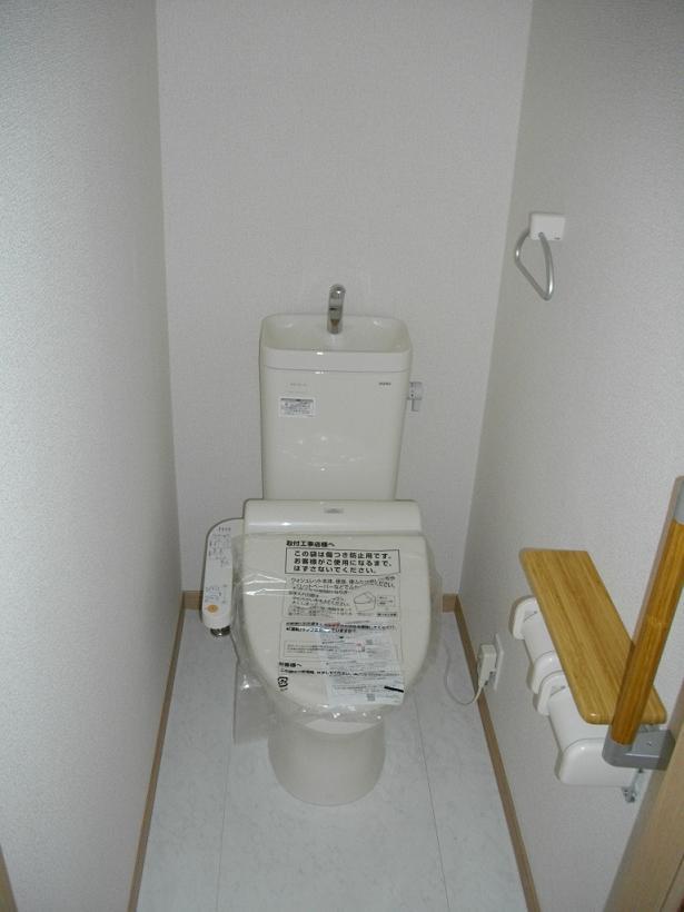 Toilet. Same specifications photo Washlet toilet