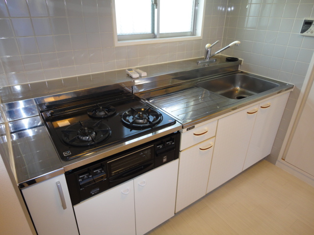 Kitchen.  ☆ 3-neck with stove grill ☆