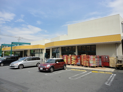 Supermarket. 600m until Tajima (super)