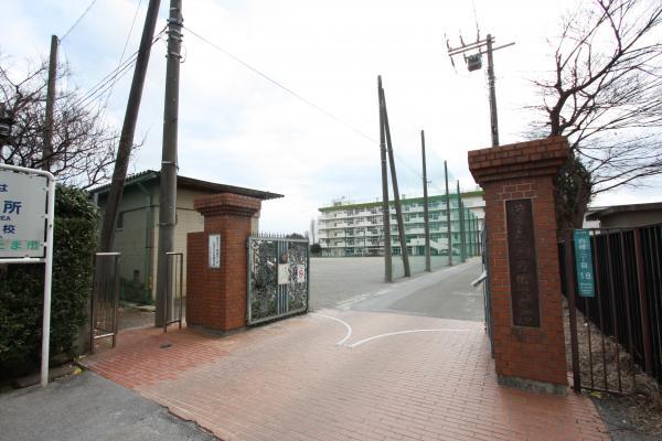 Junior high school. 380m up to junior high school junior high school Shirahata