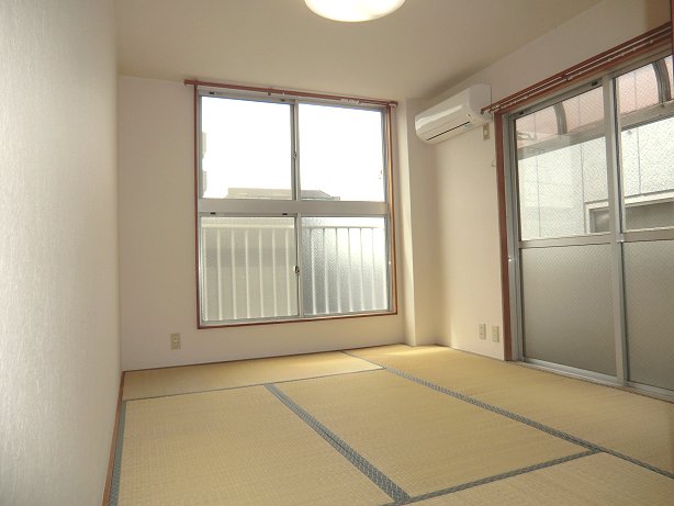 Other room space. Bright ventilation good Japanese-style room 6 quires taking. Dihedral lighting