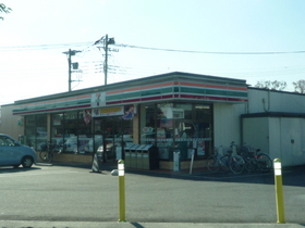 Convenience store. 850m to Seven-Eleven (convenience store)