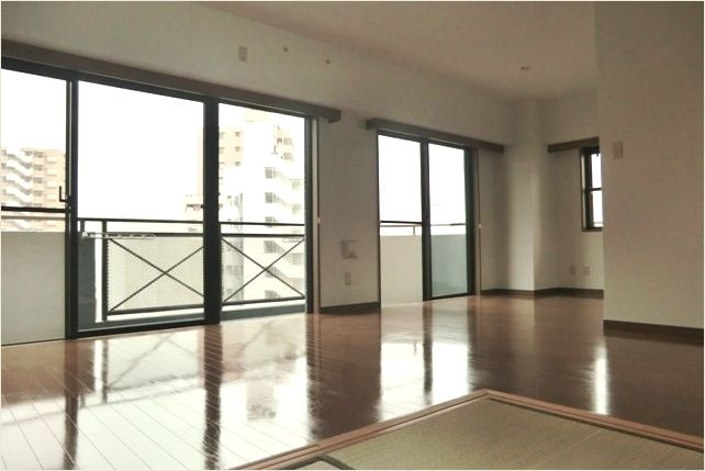Living and room.  ☆ top floor ・ Corner residence ☆ View ・ Day is both good!  ☆ 