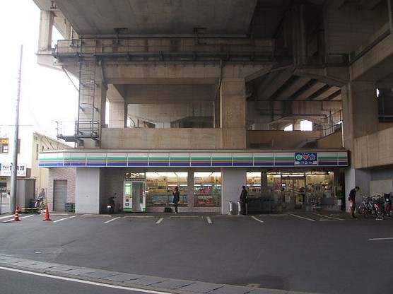 Convenience store. Three F Urawa Bessho store up (convenience store) 430m