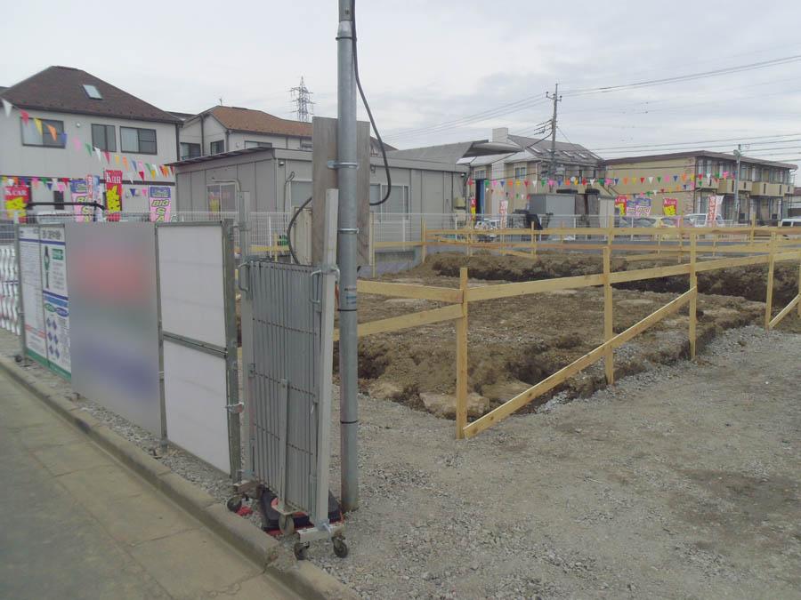 Local photos, including front road. We offer the same use the finished model house of this property. Please feel free to contact us.