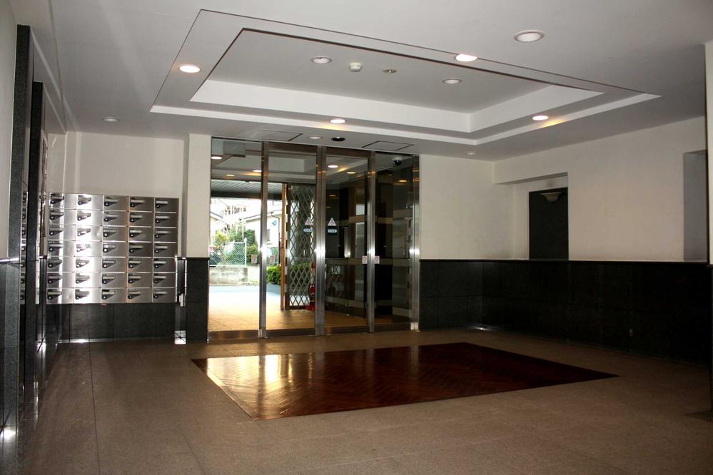 Entrance. Common areas