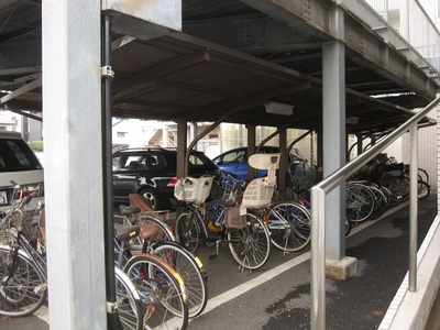 Other common areas. Bicycle parking in the back ・ Parking Lot