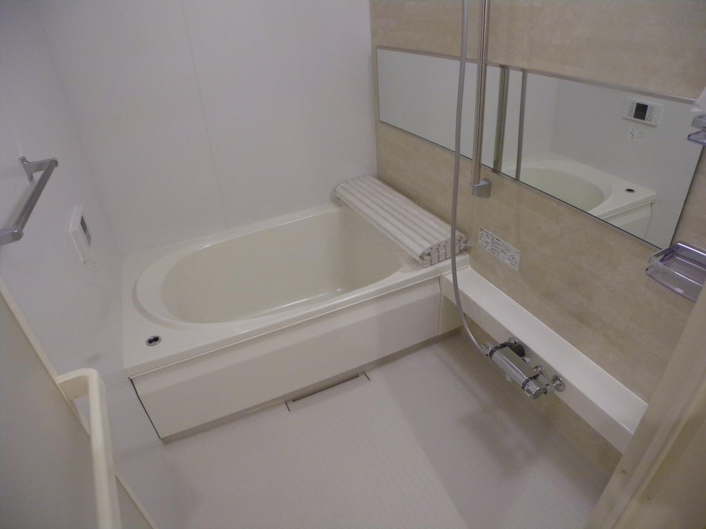 Bath. Hot water supply Tsui焚 ・ Bathroom with dry