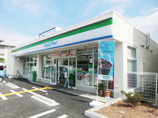 Convenience store. FamilyMart Saitama Daitakubo store up (convenience store) 100m