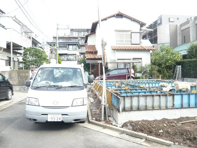 Local photos, including front road. In the corner lot, It Seddo to two-way of the road. 