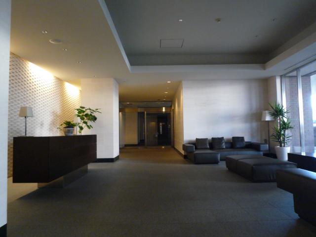 Entrance. Common areas