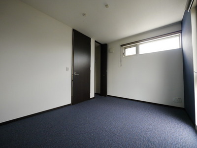 Other room space. Complete image