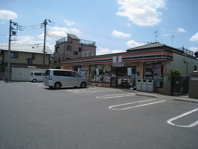 Convenience store. 50m until the Seven-Eleven (convenience store)