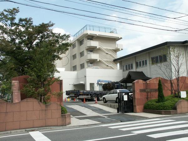 Junior high school. Utsutani 800m until junior high school