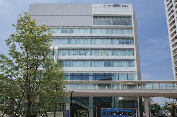 "Sausupia" (about 290m ・ Walk 4 minutes) In addition to the South ward office, Child care support center south, Musashi Urawa Library, Complex public facilities consisting of a senior petting Center South Pier