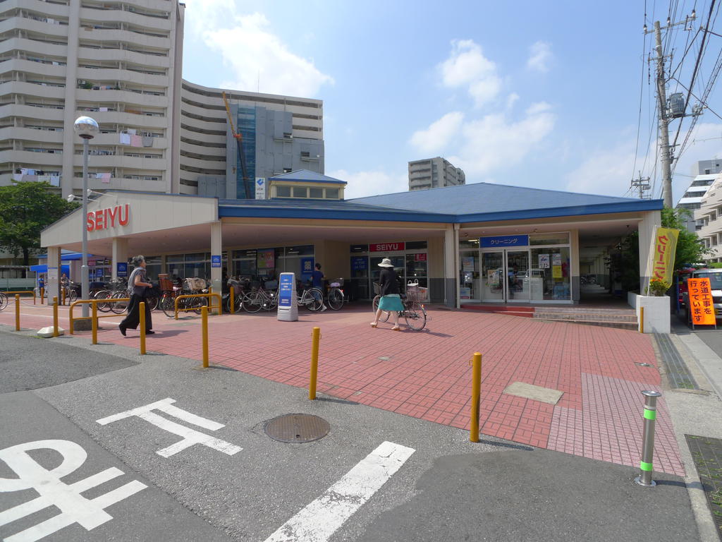 Supermarket. Seiyu Minami Urawa store up to (super) 375m