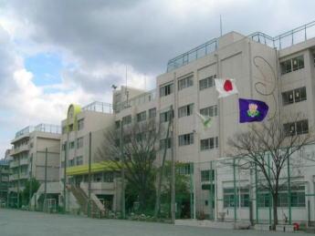 Junior high school. 958m until the Saitama Municipal Utsutani junior high school
