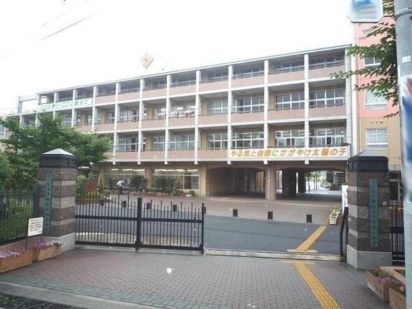 Junior high school. 236m until the Saitama Municipal Oyaba junior high school