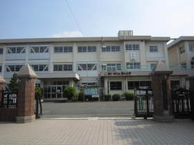Primary school. 460m to the west Urawa elementary school (elementary school)