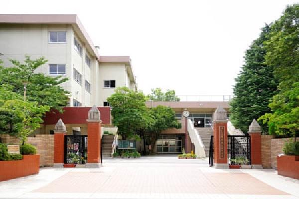 Junior high school. Minami Urawa 1100m until junior high school