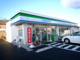 Convenience store. 600m to Family Mart (convenience store)