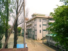 Junior high school. Oyaguchi 950m until junior high school (junior high school)