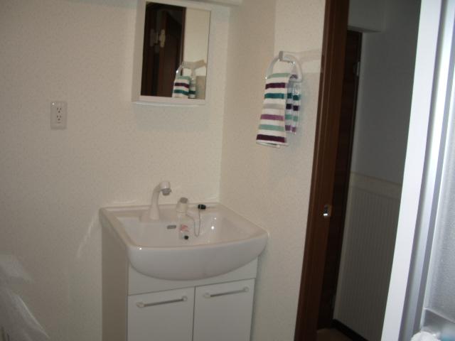 Wash basin, toilet. Indoor (January 2014) Shooting
