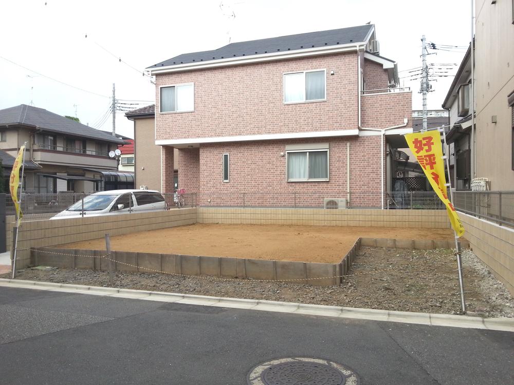 Local photos, including front road. Site (July 27, 2013) Shooting Building 2 present situation is a picture. 