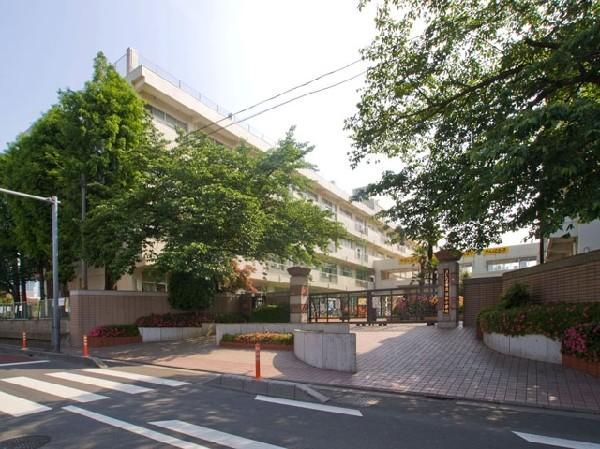 Primary school. 720m until the Saitama Municipal Numakage elementary school