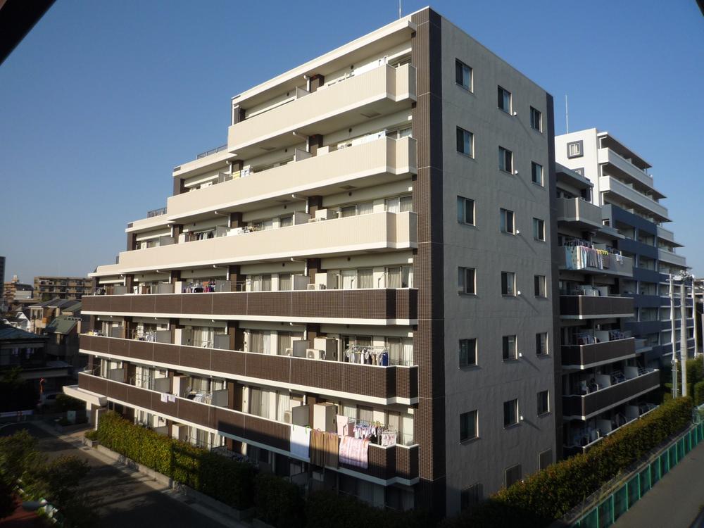 Local appearance photo. 2009 Built Southwestward ・ Good is per yang.