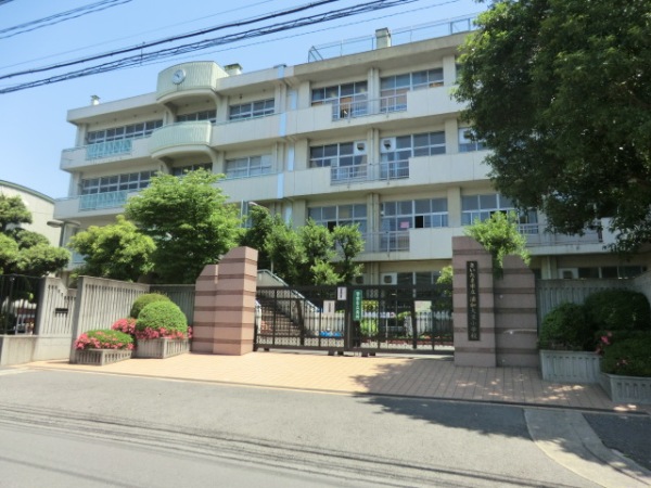 Primary school. Osato to elementary school (elementary school) 198m