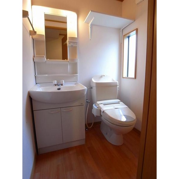Washroom. Independent wash basin ・ toilet