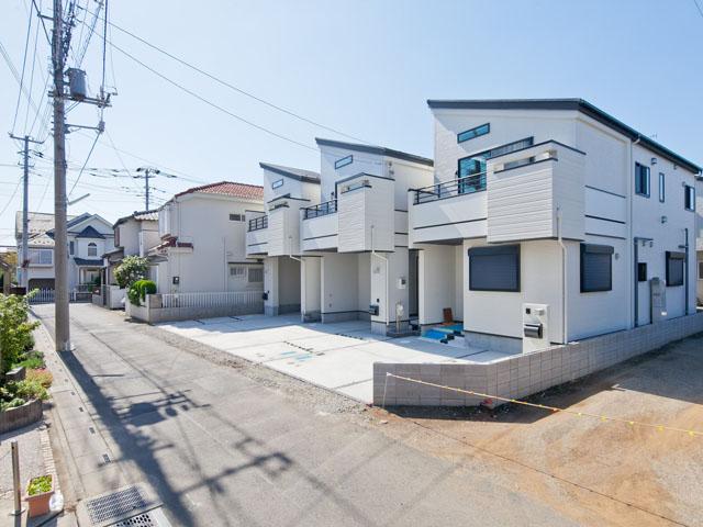 Local appearance photo. Two-story with two possible Urawa Station within walking distance car space in parallel