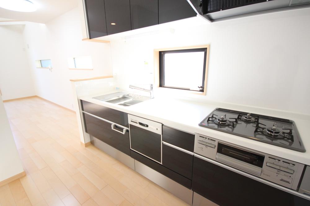 Kitchen. It increased elegance to the kitchen in the accent color of dark tone to bright flooring.