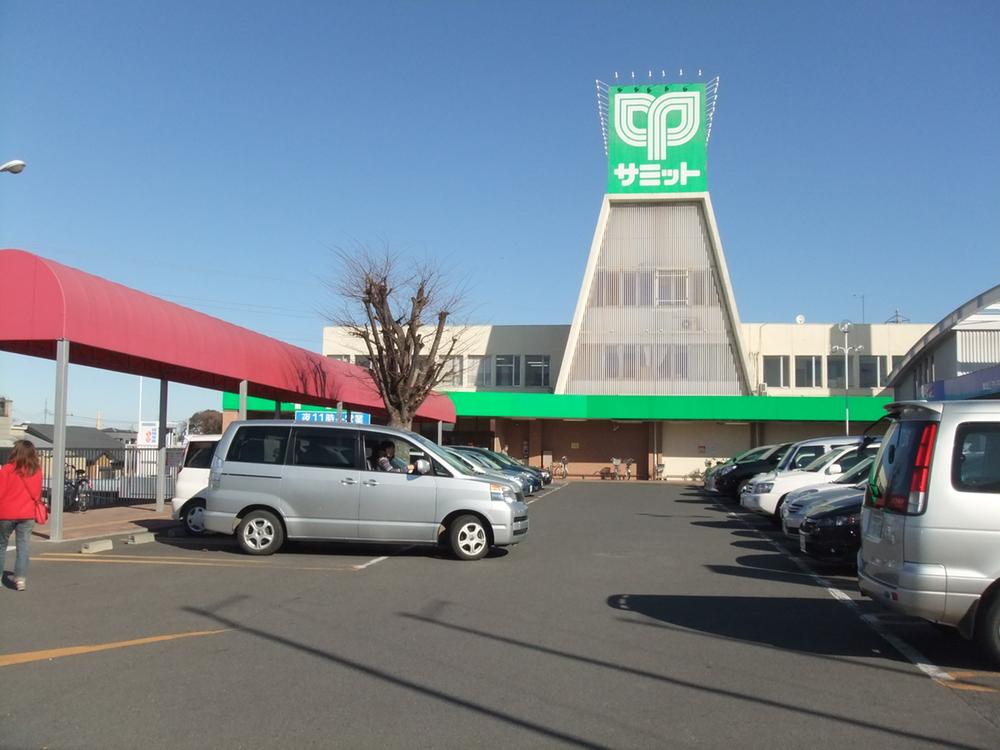Supermarket. It is 643m well-stocked supermarket until the Summit store Daitakubo shop. 