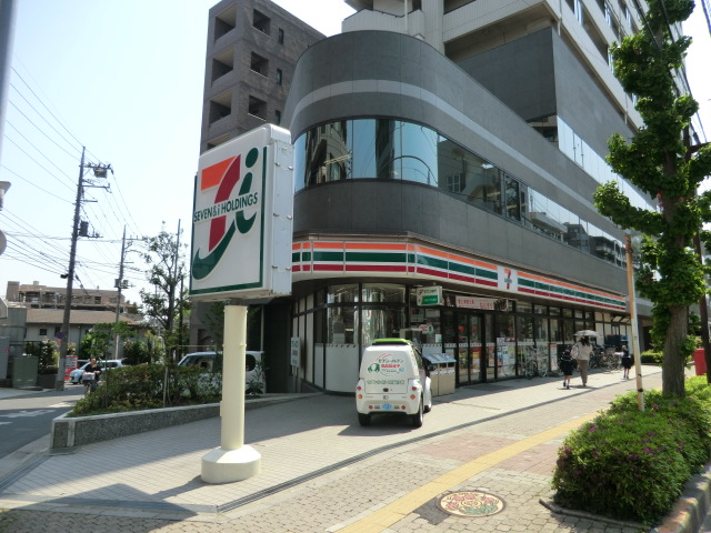 Convenience store. Seven-Eleven Minami Urawa culture dori up (convenience store) 300m