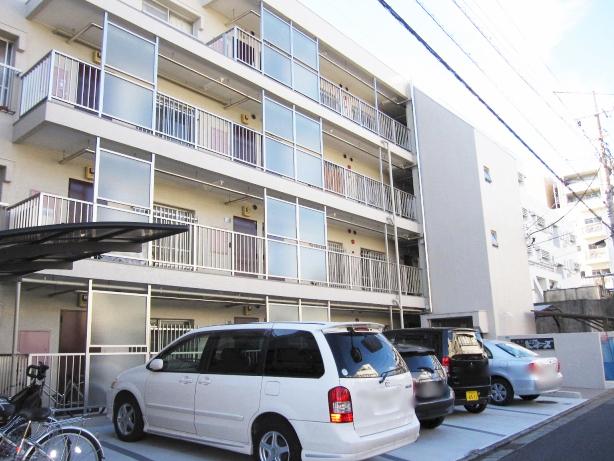 Local appearance photo. Local (12 May 2013) Shooting