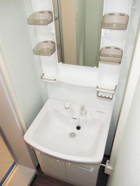 Wash basin, toilet. Indoor (12 May 2013) Shooting