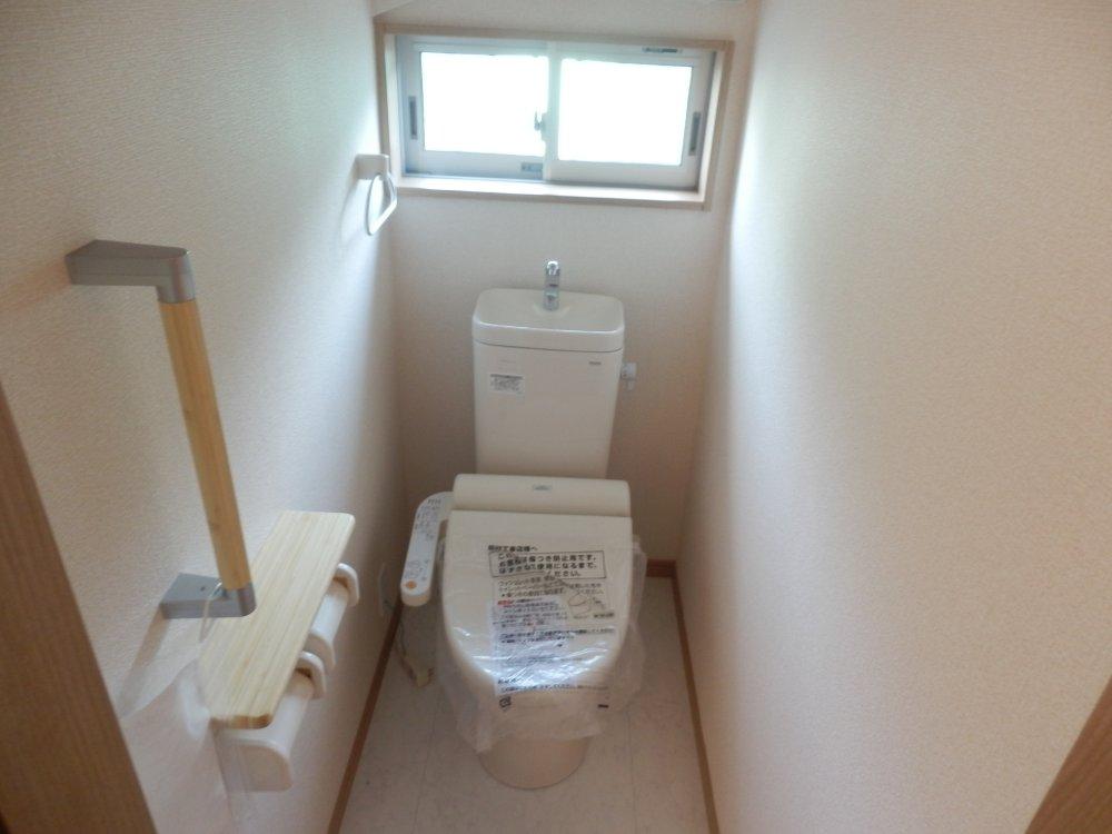 Toilet. Indoor (September 2013) Shooting 1 Building