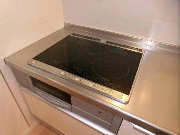 Same specifications photo (kitchen). Since the IH a cooking heater, Cleaning is very easy!