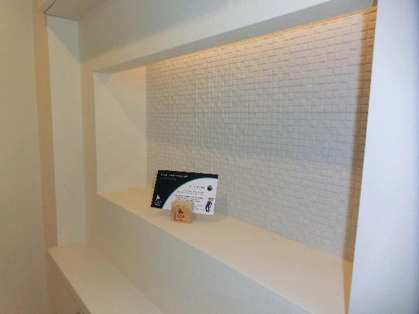 Entrance. Indirect lighting will produce the fixtures wall of the entrance hall.