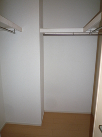 Living and room. Walk-in closet