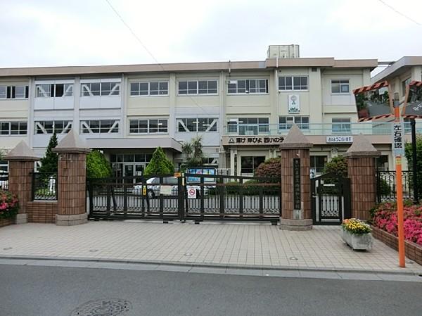 Primary school. 500m to the west Urawa elementary school