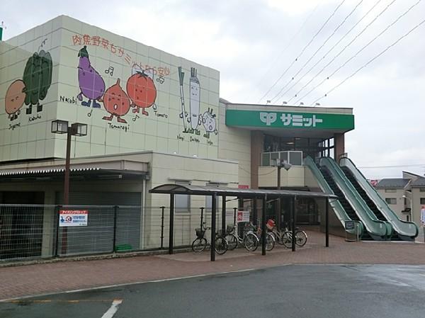 Supermarket. 850m to Summit Daitakubo shop