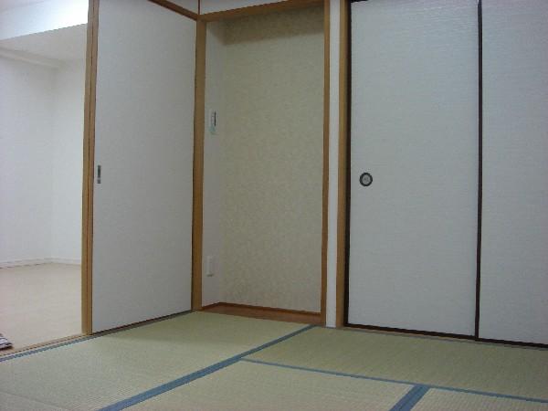 Non-living room. Japanese-style room. Storage are also many Japanese-style room.