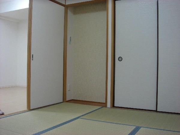 Non-living room. Japanese-style room. Storage are also many Japanese-style room.
