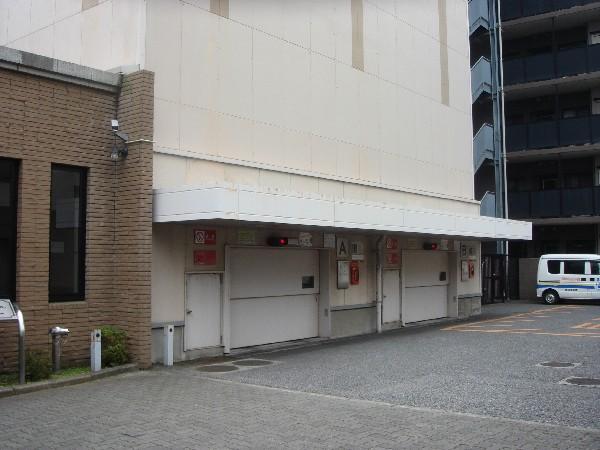 Local appearance photo. Multistory parking garage